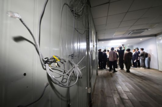 22일(현지시간) 캄보디아 프놈펜 외곽 온라인스캠범죄로 단속된 건물의 모습./사진=뉴스1