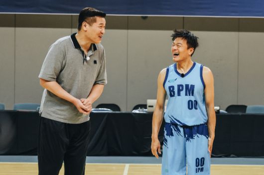 전 농구선수 서장훈이 이끄는 '라이징 이글스'가 가수 겸 프로듀서 박진영이 이끄는 연예인 농구단 'BPM'과 첫 경기를 펼친다. /사진제공=SBS '열혈농구단'