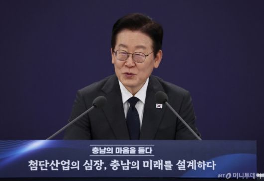 [천안=뉴시스] 고범준 기자 = 이재명 대통령이 5일 충남 천안시 한국기술교육대학교에서 열린 '충남의 마음을 듣다' 타운홀미팅에서 발언하고 있다. (대통령실통신사진기자단) 2025.12.05. bjko@newsis.com /사진=