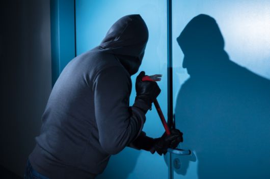 고등학교 3학년 학생 5명이 교장실 등에 침입해 개인정보가 담긴 저장장치를 훔쳐간 사실이 뒤늦게 드러났다. 위 사진은 기사 내용과 무관한 자료사진/사진=게티이미지뱅크