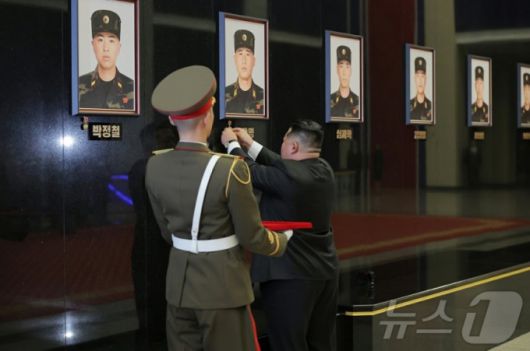 (평양 노동신문=뉴스1) = 북한 노동당 기관지 노동신문은 13일 "해외작전지역에서 당의 전투명령을 관철하고 귀국하는 제528공병연대 환영식이 12월 12일 수도 평양의 4.25문화회관광장에서 성대히 진행되였다＂고 보도했다. [국내에서만 사용가능. 재배포 금지. DB 금지. For Use Only in the Republic of Korea. Redistribution Prohibited] rodongphoto@news1.kr