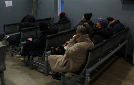 2025년 2월6일 서울 중구 서울특별시립 다시서기서울역희망지원센터를 찾은 노숙인들이 몸을 녹이고 있다. 기사 내용과 무관함. /사진=뉴시스.