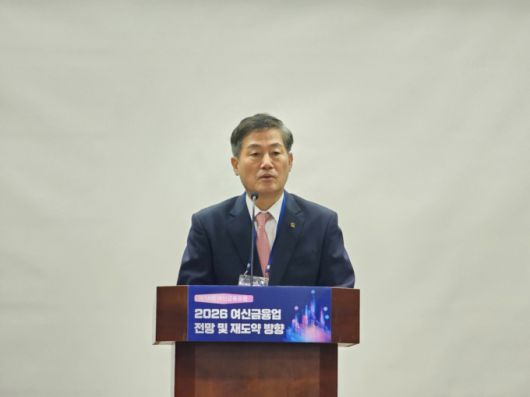 정완규 여신금융협회장이 15일 서울 중구 은행회관에서 열린 제14회 여신금융포럼에서 축사를 하고 있다./사진=이창섭 기자.