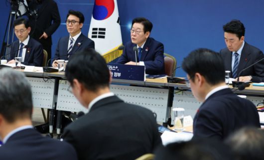 이재명 대통령이 17일 세종시 정부세종컨벤션센터에서 열린 행정안전부(경찰청, 소방청)·인사혁신처 업무보고에서 발언하고 있다. /사진=뉴시스.