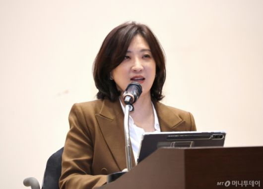 [서울=뉴시스] 김금보 기자 = 최보윤 국민의힘 의원이 3일 오후 서울 여의도 국회 의원회관에서 열린 2025 국제 장애인 문화예술 교류대회에서 축사를 하고 있다. 2025.11.03. kgb@newsis.com /사진=김금보