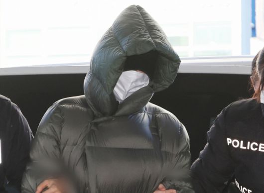 마약 투약 혐의로 수사받던 중 해외로 도피했다가 체포된 남양유업 창업주 외손녀 황하나가 지난 26일 경기 안양시 동안구 수원지방법원 안양지원에서 열린 구속 전 피의자 심문(영장실질심사)에 출석하고 있다./사진=뉴스1