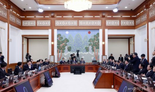 (서울=뉴스1) 허경 기자 = 이재명 대통령이 30일 청와대에서 열린 국무회의를 주재하고 있다. (청와대통신사진기자단) 2025.12.30/뉴스1  Copyright (C) 뉴스1. All rights reserved. 무단 전재 및 재배포,  AI학습 이용 금지. /사진=(서울=뉴스1) 허경 기자