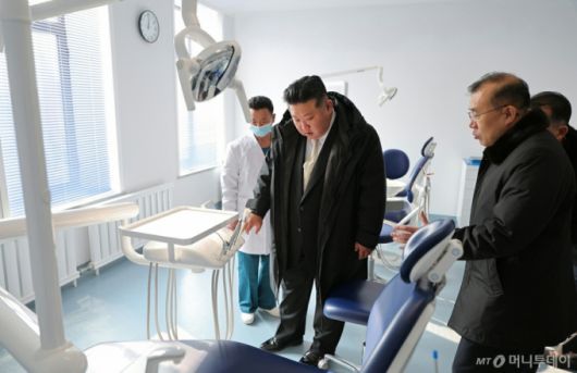 (평양 노동신문=뉴스1) = 노동당 기관지 노동신문은 30일 "29일 남포시 용강군 병원·지방공업공장 준공식이 2025년도 준공의 계절 마감을 장식하며 성대히 진행되었다"고 보도했다.   [국내에서만 사용가능. 재배포 금지. DB 금지. For Use Only in the Republic of Korea. Redistribution Prohibited]  rodongphoto@news1.kr  Copyright (C) 뉴스1. All rights reserved. 무단 전재 및 재배포,  AI학습 이용 금지.