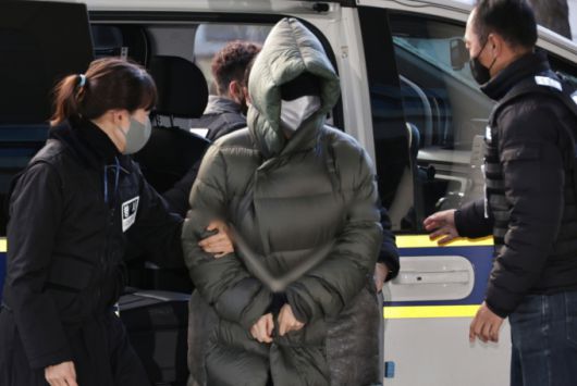 마약 혐의로 경찰 수사 대상에 오른 상황에서 해외로 도피했다가 체포된 남양유업 창업주의 외손녀 황하나씨가 지난해 12월26일 경기 안양시 동안구 수원지방법원 안양지원에서 열린 구속 전 피의자 심문(영장실질심사)에 출석하고 있다. /사진=뉴스1