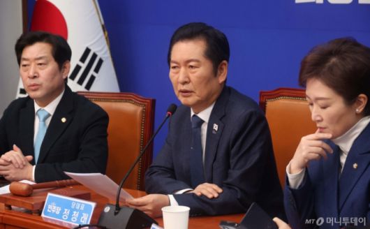 정청래 더불어민주당 대표가 5일 오전 서울 여의도 국회에서 열린 최고위원회의에서 발언을 하고 있다. 사진=뉴시스