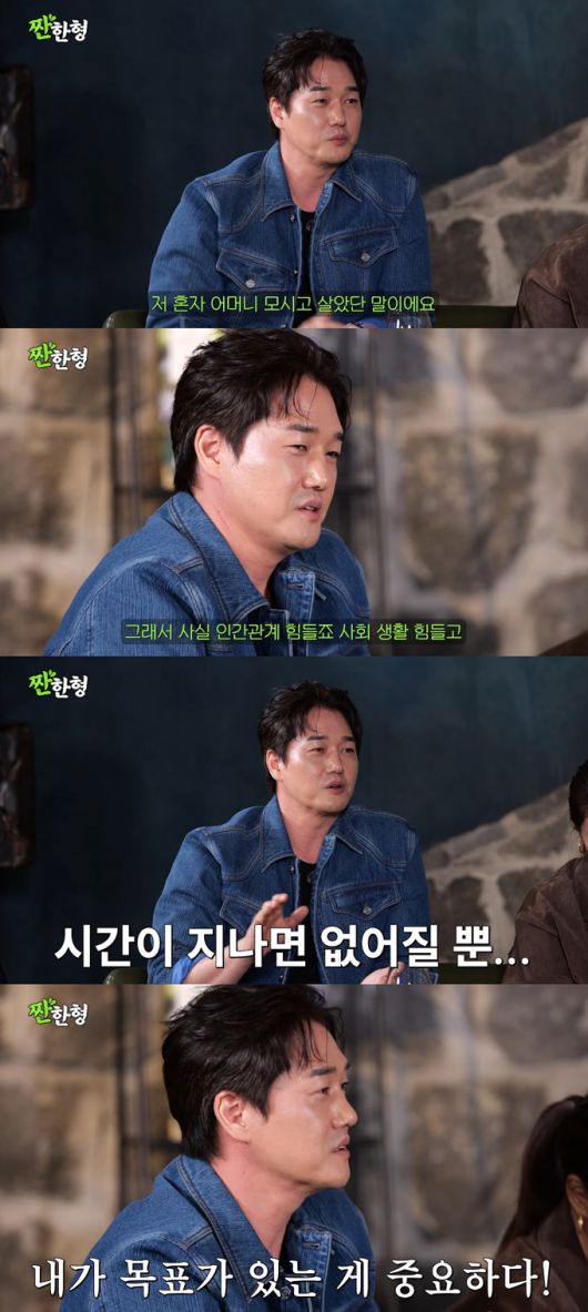 배우 유지태가 인간관계, 사회생활의 어려움을 극복한 마음가짐에 대해 털어놨다. /사진=유튜브 채널 '짠한형 신동엽' 영상