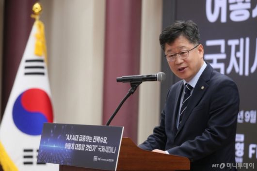 (서울=뉴스1) = 안호영 국회 환경노동위원회 위원장이 22일 서울 영등포구 여의도 국회의원회관에서 열린 'AX시대 급증하는 전력수요, 어떻게 대응할 것인가' 세미나에 참석해 인사말을 하고 있다. (한국경제인협회 제공. 재판매 및 DB 금지) 2025.9.22/뉴스1  Copyright (C) 뉴스1. All rights reserved. 무단 전재 및 재배포,  AI학습 이용 금지. /사진=(서울=뉴스1)