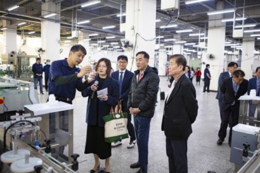 타이중의 CVC Technology를 견학 중인 평택시 대표단./사진제공=평택시