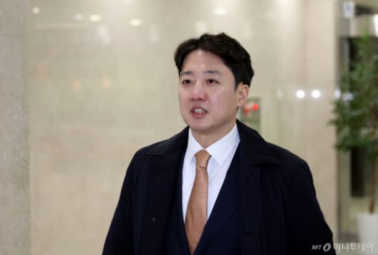 [서울=뉴시스] 김금보 기자 = 이준석 개혁신당 대표가 12일 오전 서울 여의도 국회에서 열린 최고위원회의에 참석을 하고 있다. 2026.01.12. kgb@newsis.com /사진=김금보