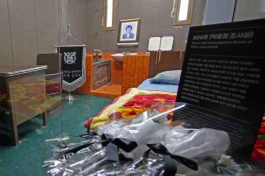 지난해 6월10일 서울 남영동 대공분실이 민주화운동기념관으로 개관했다. 박종철 열사가 고문을 받다 숨진 509호 조사실. /사진=뉴시스