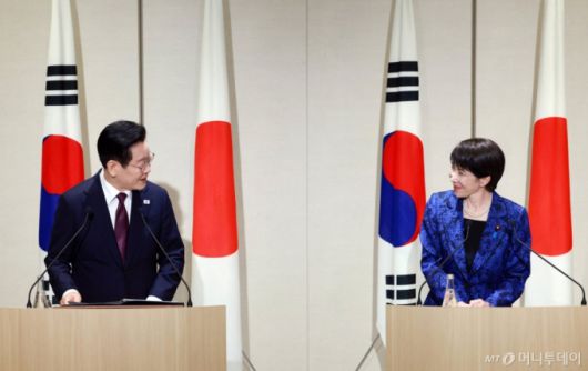 (나라(일본)=뉴스1) 이재명 기자 = 이재명 대통령과 다카이치 사나에 일본 총리가 13일 일본 나라현 회담장에서 공동언론발표를 하고 있다. 2026.1.13/뉴스1  Copyright (C) 뉴스1. All rights reserved. 무단 전재 및 재배포,  AI학습 이용 금지. /사진=(나라(일본)=뉴스1) 이재명 기자