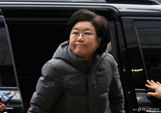 이혜훈 기획예산처 장관 후보자가 16일 오전 서울 중구 예금보험공사에 마련된 인사청문회 준비 사무실로 출근하고 있다./서잔=뉴시스.