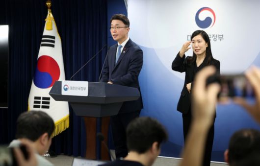 류제명 과학기술정보통신부 2차관이 지난 15일 서울 종로구 정부서울청사에서 독자 AI 파운데이션 모델 프로젝트 1차 단계평가 결과를 브리핑하고 있다. /사진=뉴시스