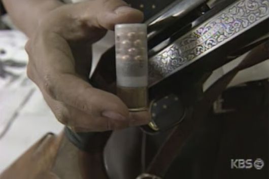 1999년 1월 19일. 강원 삼척시로 신혼여행을 떠난 부부가 한 비포장 도로에서 엽총으로 살해되는 사건이 발생했다. 부부에게 엽총을 쏜 정형구는 전과 6범, 이를 방조한 공범 한준희는 전과 5범이었다. 정형구가 쏜 총은 멧돼지 사냥에 주로 쓰이는 엽총으로, 탄환 여러 개가 흩어지도록 설계된 총기였다. /사진=KBS