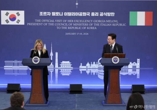 [서울=뉴시스] 최동준 기자 = 이재명 대통령과 조르자 멜로니 이탈리아 총리가 19일 청와대에서 한-이탈리아 공동언론발표를 하고 있다. 2026.01.19. photocdj@newsis.com /사진=
