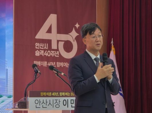 이 시장이 경제자유구역 지정에 대한 경제효과에 대해 설명하고 있다./사진=이민호기자