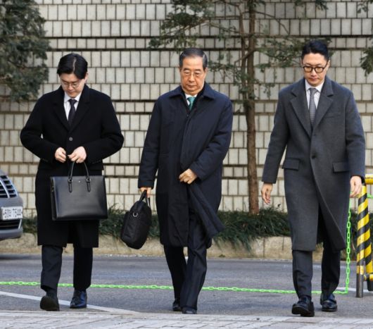 한덕수 전 국무총리가 지난 21일 서울 서초구 서울중앙지법에서 열린 1심 선고공판에 출석하고 있다. /사진=뉴시스