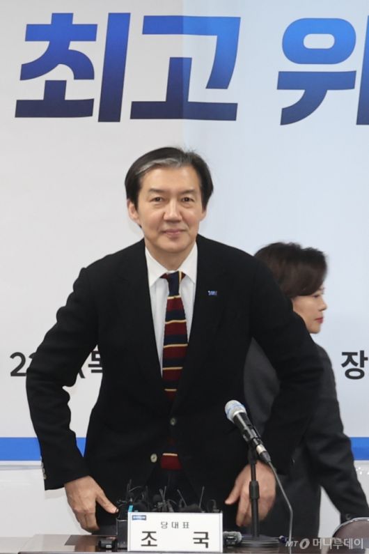 (전주=뉴스1) 유경석 기자 = 조국 조국혁신당 대표가 22일 전북 전주시 조국혁신당 전북도당에서 열린 '전북 현장 최고위원회'에서 모두발언을 하고 있다. 2026.1.22/뉴스1  Copyright (C) 뉴스1. All rights reserved. 무단 전재 및 재배포,  AI학습 이용 금지. /사진=(전주=뉴스1) 유경석 기자