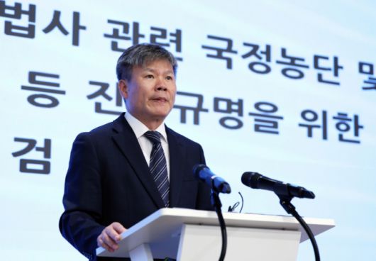 윤석열 전 대통령 부인 김건희 여사와 관련한 각종 의혹 사건을 수사하는 민중기 특별검사팀 문홍주 특검보가 지난 9일 오후 서울 종로구 KT광화문빌딩에서 정례 브리핑을 하고 있다.  /사진=뉴스1