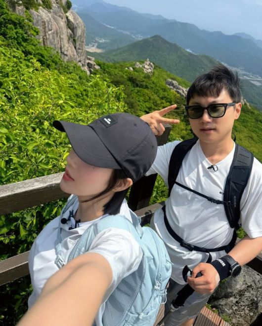 가수 권은비가 등산한 근황을 전했다./사진=권은비 인스타그램