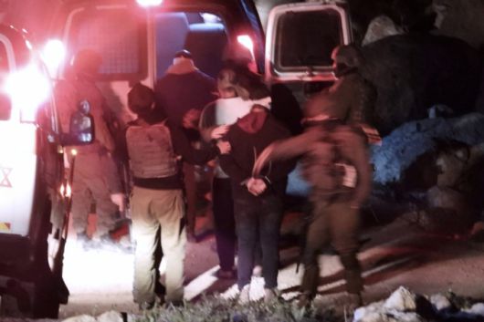 올해 아카데미 최우수 다큐멘터리상을 받은 팔레스타인-이스라엘 영화 '노 아더 랜드'의 팔레스타인 공동 감독 함단 발랄이 25일(현지 시간) 요르단강 서안지구 자택에서 이스라엘군에 체포돼 연행되고 있다. /AP=뉴시스