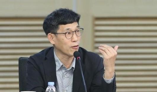 진중권, '황운하 파안대소' 논란에 "이런 잡분들, 韓 미래 설계 ...