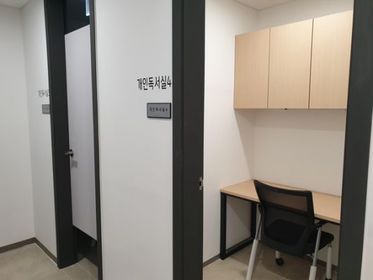 커뮤니티 시설 내 개인독서실 공간. /백윤미 기자