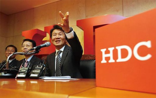 정몽규 HDC현대산업개발 회장이 지난해 11월 아시아나항공 인수 우선협상대상자로 선정된 직후 기자회견을 하고 있다. /HDC현대산업개발 제공