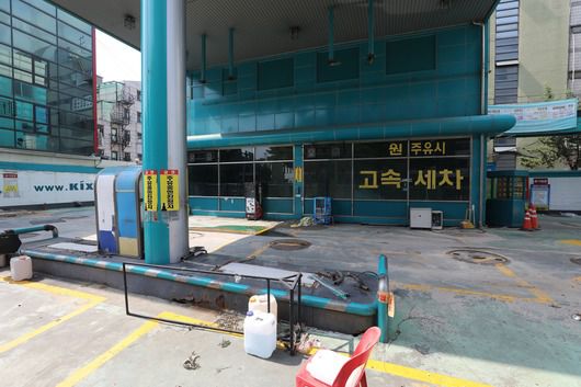 지난 3일 서울 시내의 한 주유소가 폐업으로 썰렁한 모습을 보이고 있다./뉴스1