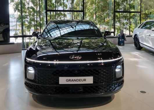 14일 경기 고양시 현대모터스튜디오 고양에 전시된 신형 그랜저의 모습. /고성민 기자