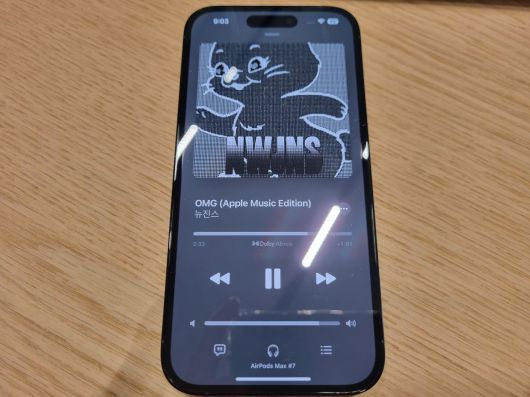뉴진스 ‘OMG(Apple Music Edition)’를 재생한 모습./이경탁 기자