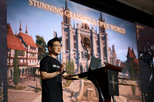 배정용 NCV 게임즈 대표 겸 엔씨소프트 상무가 리니지2M의 전략과 비전을 발표하고 있다./구글 클라우드 제공