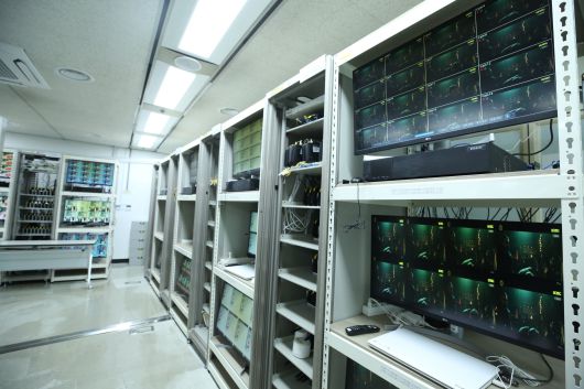 대전광역시 유성구 과학로에 위치한 LG유플러스 대전 R&D센터 내 ‘네트워크(NW) 연동 시험실’ 모습. /LG유플러스 제공