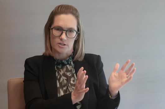 커스틴 화이트헤드(Kirsten Whitehead) 호주 퀸즐랜드투자공사(QIC) 인프라 부문 파트너가 지난 20일 서울 여의도 페어몬트 앰배서더 서울에서 조선비즈와 만나 인터뷰하고 있다. /QIC 제공