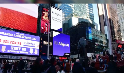미국 뉴욕 타임스퀘어에 콕스웨이브 '얼라인 AI' 광고가 게시돼 있다./콕스웨이브 제공