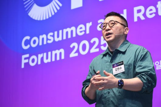 김현수 이지스자산운용 공간솔루션실장이 11일 서울 소공동 웨스틴조선호텔 그랜드볼룸에서 열린 ‘2025 조선비즈 유통산업포럼’에 참석해 강연을 하고 있다. /조선비즈