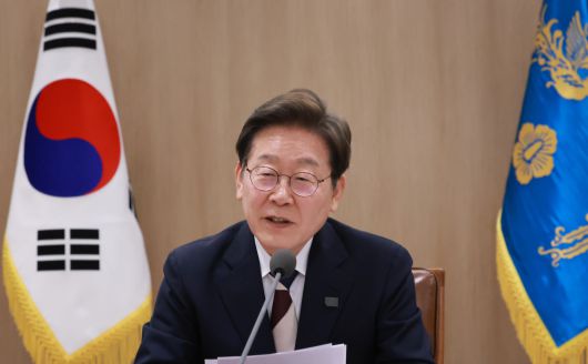 이재명 대통령이 지난 4일 서울 용산 대통령실 청사에서 열린 '대통령 1호 명령, 비상경제점검 태스크포스(TF) 회의'에서 발언하고 있다./연합뉴스