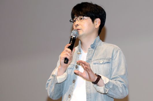 탁현민 대통령 행사기획 자문위원이 2019년 5월 15일 오후 제주대학교 아라뮤즈홀에서 제주대 학생들을 대상으로 '기획의 힘, 상상력의 힘'을 주제로 강연하고 있다. /뉴스1