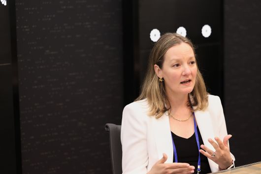 캐런 피스터 구글 스타트업 캠퍼스 글로벌 총괄이 지난 17일 서울 삼성동 '구글 스타트업 캠퍼스'에서 조선비즈와 인터뷰하고 있다./구글코리아 제공