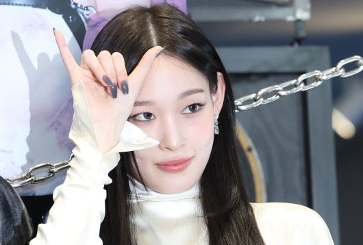 혼성 5인 그룹 올데이프로젝트(ALLDAY PROJECT) 애니가 23일 서울 강남구 일상비일상의틈byU+ 행사장에서 포즈를 취하고 있다. /뉴스1