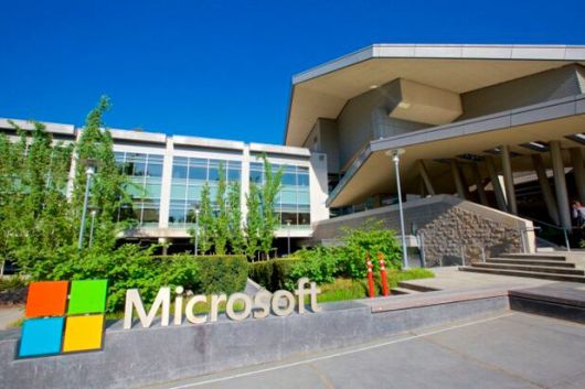 미국 워싱턴주 레드몬드에 있는 마이크로소프트 본사 건물.