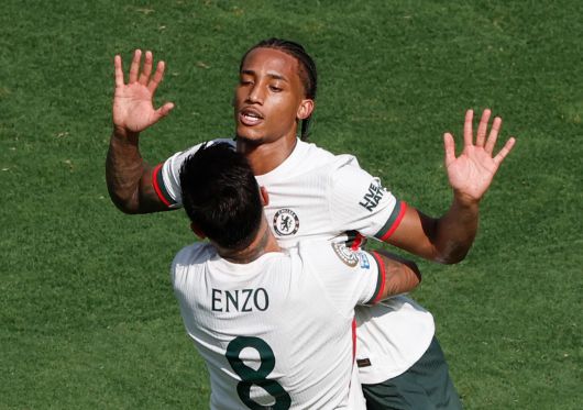 주앙 페드루가 두 번째 골을 넣고 기뻐하고 있다./연합뉴스