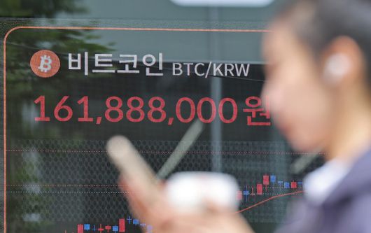 서울 서초구 빗썸라운지 전광판. /뉴스1