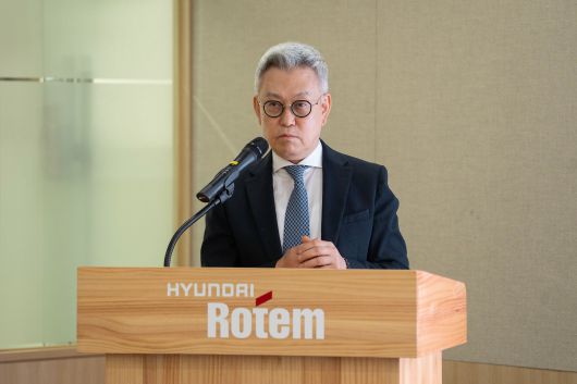 이정엽 현대로템 디펜스솔루션사업본부 부사장이 14일 창원공장에서 비전을 밝히고 있다./현대로템 제공