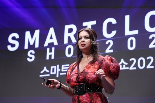 도나 사르카르(Dona Sarkar) 마이크로소프트 AI&코파일럿 확산 책임자가 27일 서울 중구 웨스틴조선호텔에서 열린 국내 최대 테크 콘퍼런스 ‘스마트클라우드쇼 2025'에서 기조연설을 하고 있다. /조선비즈